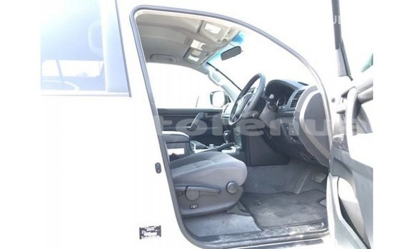 Buy Import Toyota Land Cruiser White Car in Import - Dubai in Marquesas Buy Import Toyota Land Cruiser White Car in Import - Dubai in Marquesas