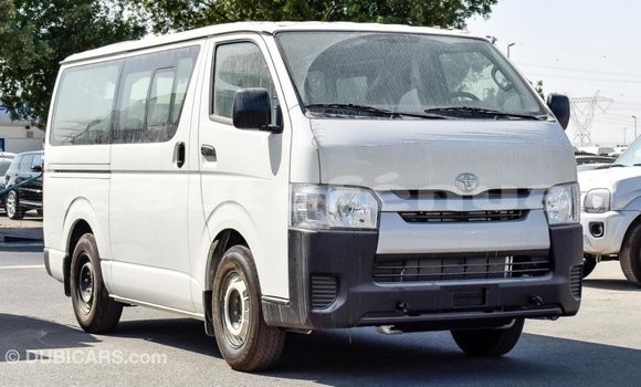 Acheter Import Voiture Toyota Hiace Blanc à Import - Dubai, Marquesas Acheter Import Voiture Toyota Hiace Blanc à Import - Dubai, Marquesas
