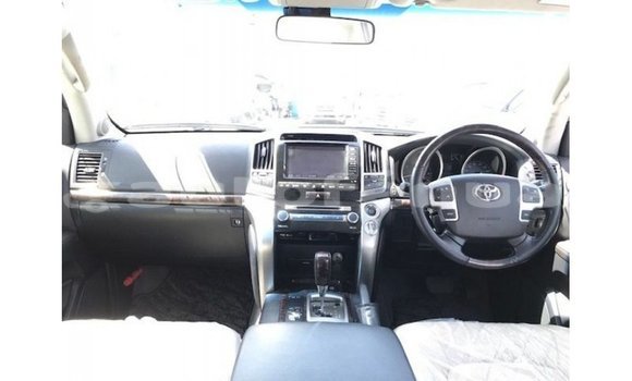 Buy Import Toyota Land Cruiser White Car in Import - Dubai in Marquesas Buy Import Toyota Land Cruiser White Car in Import - Dubai in Marquesas