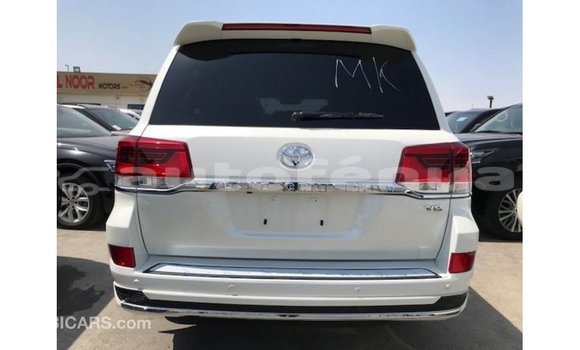 Buy Import Toyota Land Cruiser White Car in Import - Dubai in Marquesas Buy Import Toyota Land Cruiser White Car in Import - Dubai in Marquesas