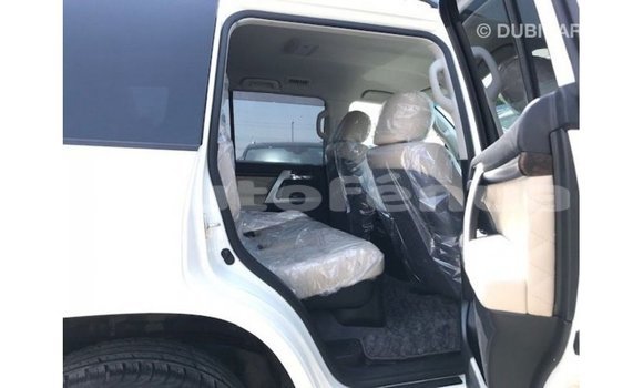 Buy Import Toyota Land Cruiser White Car in Import - Dubai in Marquesas Buy Import Toyota Land Cruiser White Car in Import - Dubai in Marquesas