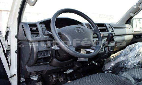 Acheter Import Voiture Toyota Hiace Blanc à Import - Dubai, Marquesas Acheter Import Voiture Toyota Hiace Blanc à Import - Dubai, Marquesas