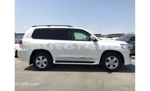 Buy Import Toyota Land Cruiser White Car in Import - Dubai in Marquesas Buy Import Toyota Land Cruiser White Car in Import - Dubai in Marquesas
