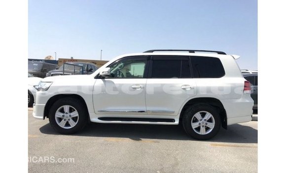 Buy Import Toyota Land Cruiser White Car in Import - Dubai in Marquesas Buy Import Toyota Land Cruiser White Car in Import - Dubai in Marquesas
