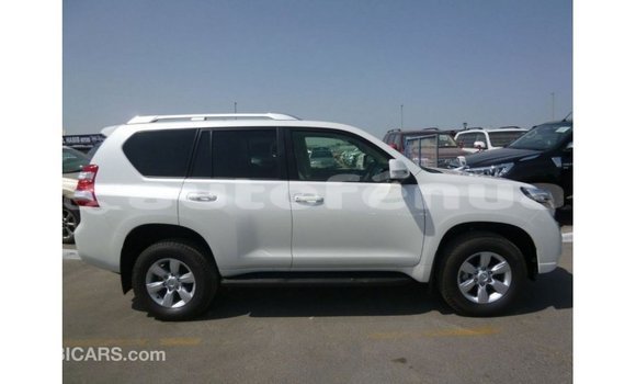 Acheter Import Voiture Toyota Prado Blanc à Import - Dubai, Marquesas Acheter Import Voiture Toyota Prado Blanc à Import - Dubai, Marquesas