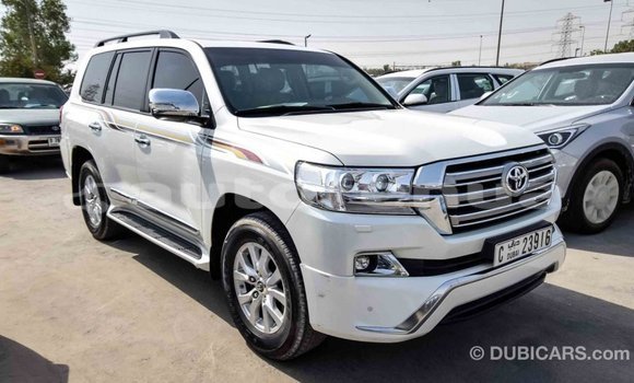 Acheter Import Voiture Toyota Land Cruiser Blanc à Import - Dubai, Marquesas Acheter Import Voiture Toyota Land Cruiser Blanc à Import - Dubai, Marquesas