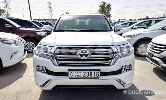 Acheter Import Voiture Toyota Land Cruiser Blanc à Import - Dubai, Marquesas Acheter Import Voiture Toyota Land Cruiser Blanc à Import - Dubai, Marquesas