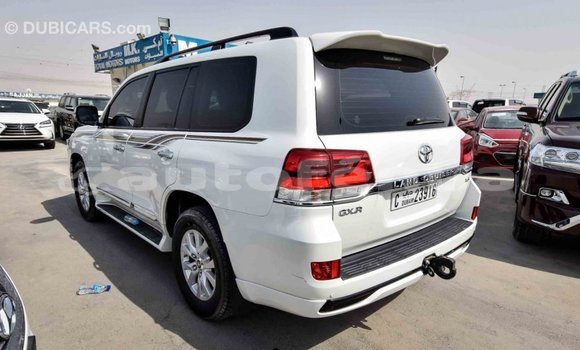 Acheter Import Voiture Toyota Land Cruiser Blanc à Import - Dubai, Marquesas Acheter Import Voiture Toyota Land Cruiser Blanc à Import - Dubai, Marquesas