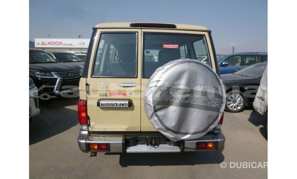 Acheter Import Voiture Toyota Land Cruiser Beige à Import - Dubai, Marquesas Acheter Import Voiture Toyota Land Cruiser Beige à Import - Dubai, Marquesas