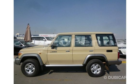 Acheter Import Voiture Toyota Land Cruiser Beige à Import - Dubai, Marquesas Acheter Import Voiture Toyota Land Cruiser Beige à Import - Dubai, Marquesas