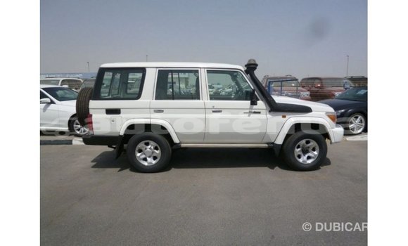 Acheter Import Voiture Toyota Land Cruiser Blanc à Import - Dubai, Marquesas Acheter Import Voiture Toyota Land Cruiser Blanc à Import - Dubai, Marquesas