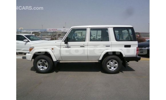 Acheter Import Voiture Toyota Land Cruiser Blanc à Import - Dubai, Marquesas Acheter Import Voiture Toyota Land Cruiser Blanc à Import - Dubai, Marquesas