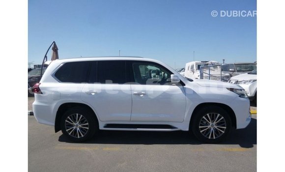 Acheter Import Voiture Lexus LX Blanc à Import - Dubai, Marquesas Acheter Import Voiture Lexus LX Blanc à Import - Dubai, Marquesas