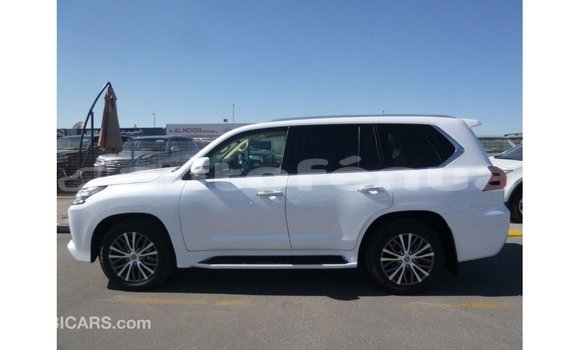 Acheter Import Voiture Lexus LX Blanc à Import - Dubai, Marquesas Acheter Import Voiture Lexus LX Blanc à Import - Dubai, Marquesas