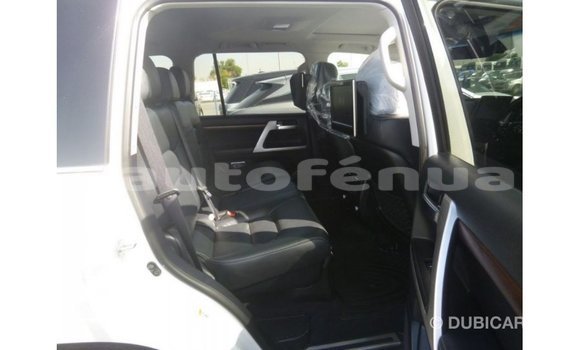 Buy Import Toyota Land Cruiser White Car in Import - Dubai in Marquesas Buy Import Toyota Land Cruiser White Car in Import - Dubai in Marquesas