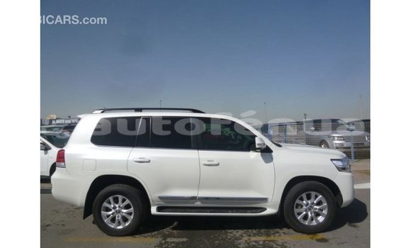 Buy Import Toyota Land Cruiser White Car in Import - Dubai in Marquesas Buy Import Toyota Land Cruiser White Car in Import - Dubai in Marquesas