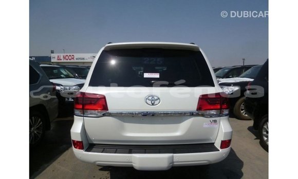 Buy Import Toyota Land Cruiser White Car in Import - Dubai in Marquesas Buy Import Toyota Land Cruiser White Car in Import - Dubai in Marquesas