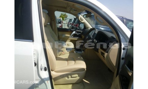 Buy Import Toyota Land Cruiser White Car in Import - Dubai in Marquesas Buy Import Toyota Land Cruiser White Car in Import - Dubai in Marquesas
