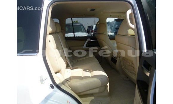 Buy Import Toyota Land Cruiser White Car in Import - Dubai in Marquesas Buy Import Toyota Land Cruiser White Car in Import - Dubai in Marquesas