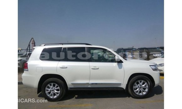 Buy Import Toyota Land Cruiser White Car in Import - Dubai in Marquesas Buy Import Toyota Land Cruiser White Car in Import - Dubai in Marquesas