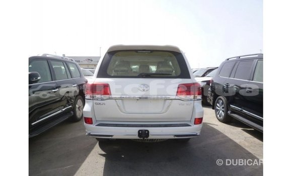 Buy Import Toyota Land Cruiser White Car in Import - Dubai in Marquesas Buy Import Toyota Land Cruiser White Car in Import - Dubai in Marquesas