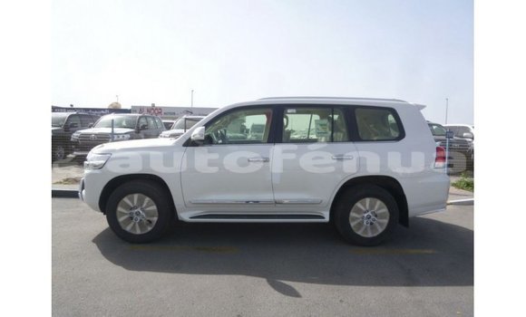 Buy Import Toyota Land Cruiser White Car in Import - Dubai in Marquesas Buy Import Toyota Land Cruiser White Car in Import - Dubai in Marquesas