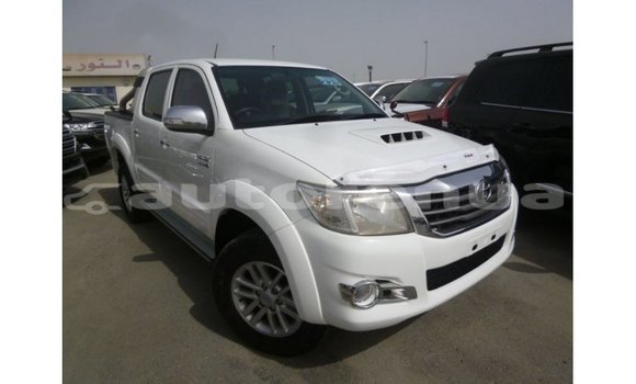 Buy Import Toyota Hilux White Car in Import - Dubai in Marquesas Buy Import Toyota Hilux White Car in Import - Dubai in Marquesas