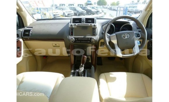 Acheter Import Voiture Toyota Prado Blanc à Import - Dubai, Marquesas Acheter Import Voiture Toyota Prado Blanc à Import - Dubai, Marquesas