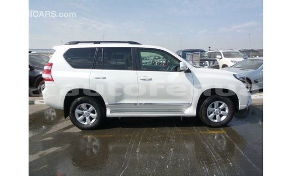 Acheter Import Voiture Toyota Prado Blanc à Import - Dubai, Marquesas Acheter Import Voiture Toyota Prado Blanc à Import - Dubai, Marquesas