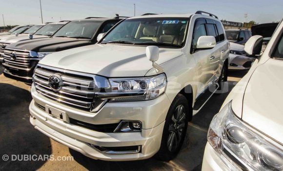 Acheter Import Voiture Toyota Land Cruiser Blanc à Import - Dubai, Marquesas Acheter Import Voiture Toyota Land Cruiser Blanc à Import - Dubai, Marquesas