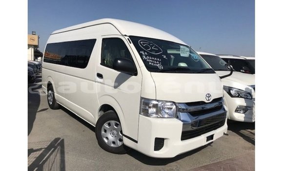 Acheter Import Voiture Toyota Hiace Blanc à Import - Dubai, Marquesas