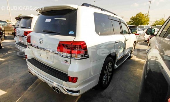 Acheter Import Voiture Toyota Land Cruiser Blanc à Import - Dubai, Marquesas Acheter Import Voiture Toyota Land Cruiser Blanc à Import - Dubai, Marquesas