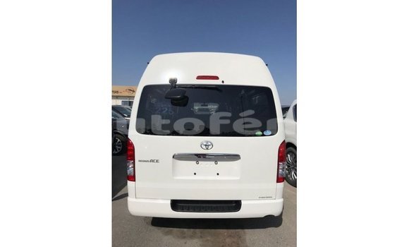 Acheter Import Voiture Toyota Hiace Blanc à Import - Dubai, Marquesas Acheter Import Voiture Toyota Hiace Blanc à Import - Dubai, Marquesas