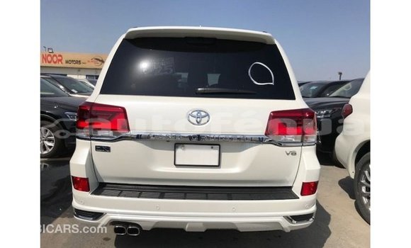 Acheter Import Voiture Toyota Land Cruiser Blanc à Import - Dubai, Marquesas Acheter Import Voiture Toyota Land Cruiser Blanc à Import - Dubai, Marquesas