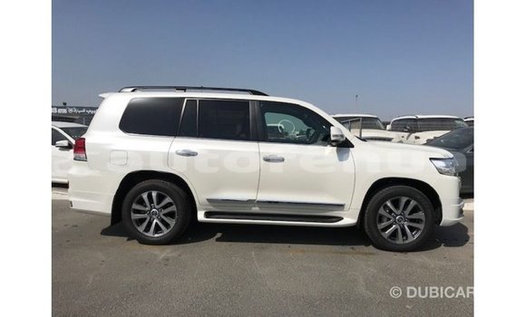 Acheter Import Voiture Toyota Land Cruiser Blanc à Import - Dubai, Marquesas Acheter Import Voiture Toyota Land Cruiser Blanc à Import - Dubai, Marquesas
