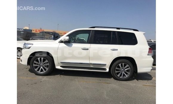 Acheter Import Voiture Toyota Land Cruiser Blanc à Import - Dubai, Marquesas Acheter Import Voiture Toyota Land Cruiser Blanc à Import - Dubai, Marquesas