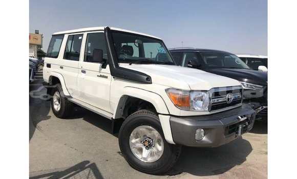 Acheter Import Voiture Toyota Land Cruiser Blanc à Import - Dubai, Marquesas