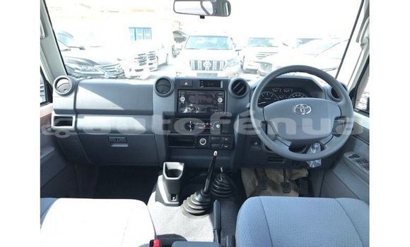 Buy Import Toyota Land Cruiser White Car in Import - Dubai in Marquesas Buy Import Toyota Land Cruiser White Car in Import - Dubai in Marquesas