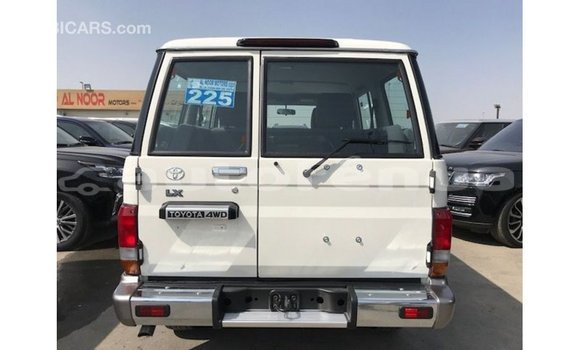 Buy Import Toyota Land Cruiser White Car in Import - Dubai in Marquesas Buy Import Toyota Land Cruiser White Car in Import - Dubai in Marquesas
