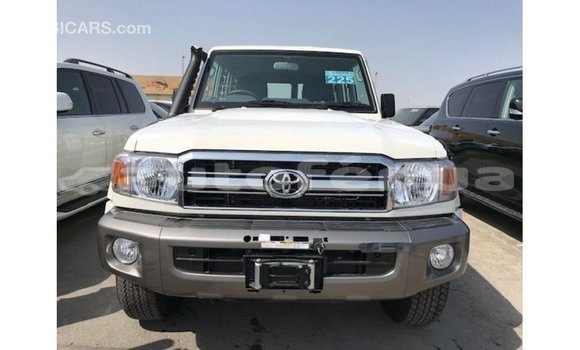 Buy Import Toyota Land Cruiser White Car in Import - Dubai in Marquesas Buy Import Toyota Land Cruiser White Car in Import - Dubai in Marquesas