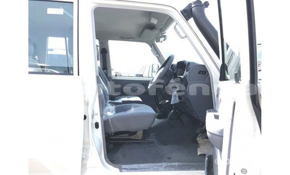 Buy Import Toyota Land Cruiser White Car in Import - Dubai in Marquesas Buy Import Toyota Land Cruiser White Car in Import - Dubai in Marquesas
