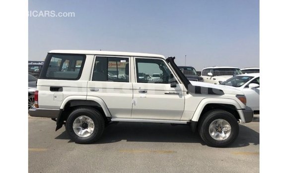 Buy Import Toyota Land Cruiser White Car in Import - Dubai in Marquesas Buy Import Toyota Land Cruiser White Car in Import - Dubai in Marquesas