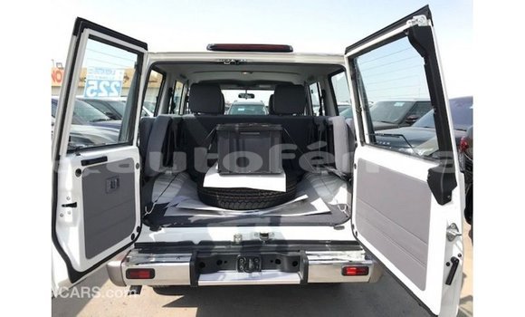 Buy Import Toyota Land Cruiser White Car in Import - Dubai in Marquesas Buy Import Toyota Land Cruiser White Car in Import - Dubai in Marquesas