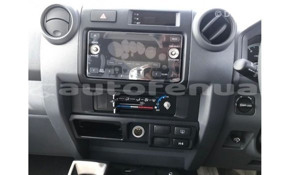 Buy Import Toyota Land Cruiser White Car in Import - Dubai in Marquesas Buy Import Toyota Land Cruiser White Car in Import - Dubai in Marquesas