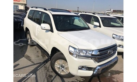 Buy Import Toyota Land Cruiser White Car in Import - Dubai in Marquesas Buy Import Toyota Land Cruiser White Car in Import - Dubai in Marquesas