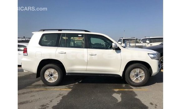 Buy Import Toyota Land Cruiser White Car in Import - Dubai in Marquesas Buy Import Toyota Land Cruiser White Car in Import - Dubai in Marquesas