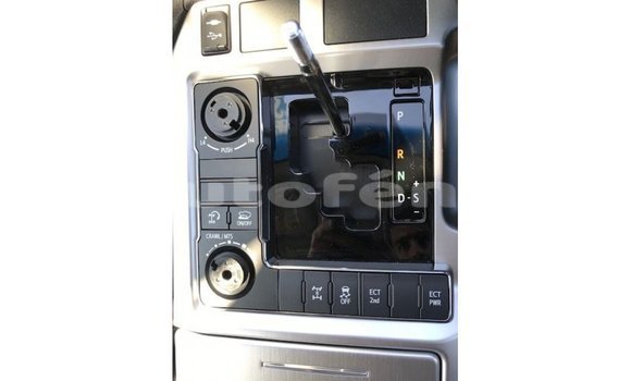 Buy Import Toyota Land Cruiser White Car in Import - Dubai in Marquesas Buy Import Toyota Land Cruiser White Car in Import - Dubai in Marquesas