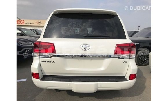 Buy Import Toyota Land Cruiser White Car in Import - Dubai in Marquesas Buy Import Toyota Land Cruiser White Car in Import - Dubai in Marquesas
