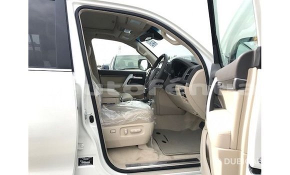 Buy Import Toyota Land Cruiser White Car in Import - Dubai in Marquesas Buy Import Toyota Land Cruiser White Car in Import - Dubai in Marquesas