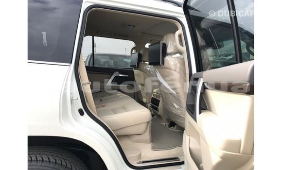 Buy Import Toyota Land Cruiser White Car in Import - Dubai in Marquesas Buy Import Toyota Land Cruiser White Car in Import - Dubai in Marquesas